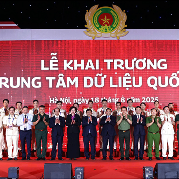 Thủ tướng Phạm Minh Chính dự lễ khai trương Trung tâm dữ liệu quốc gia số 1 tại Khu công nghệ cao Hòa Lạc